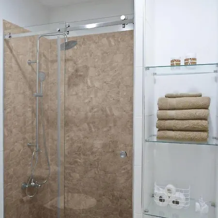 For Travellers Ll Apartment *