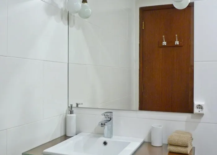 For Travellers Ll * Ponta Delgada