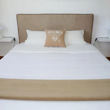 For Travellers Ll * Ponta Delgada